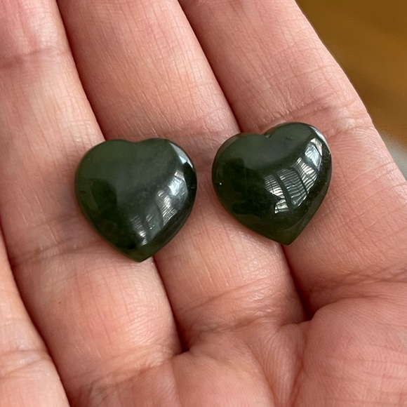 Carved natural nephrite jade heart sterling silver stud earrings - Picture 2 of 3